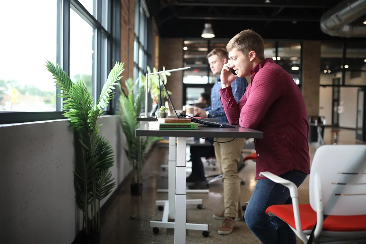 Standing Desk vs Sitting Desk: Which Is Better for a UK Home Office?